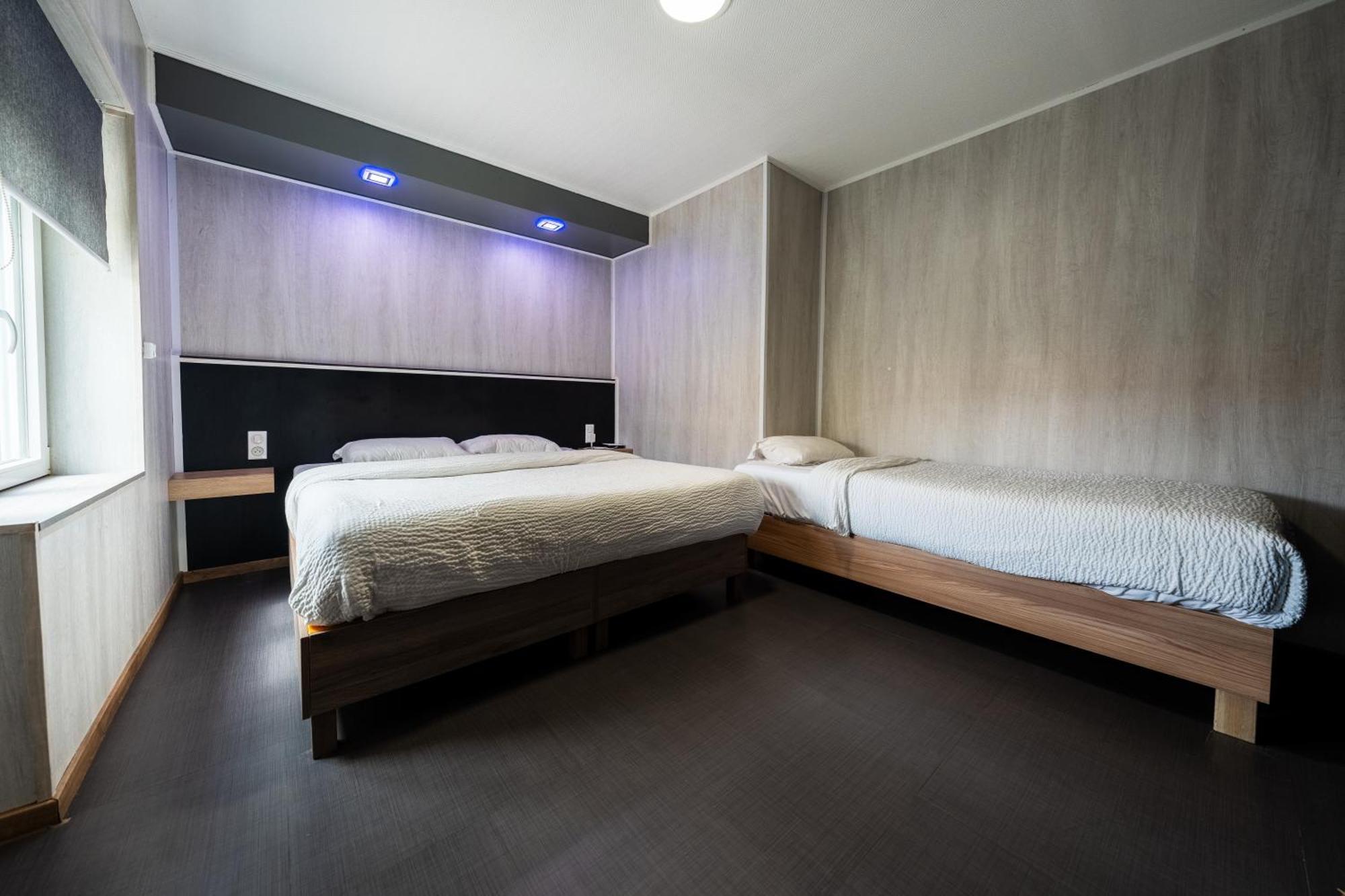 Hotel La Rocade Памие Екстериор снимка