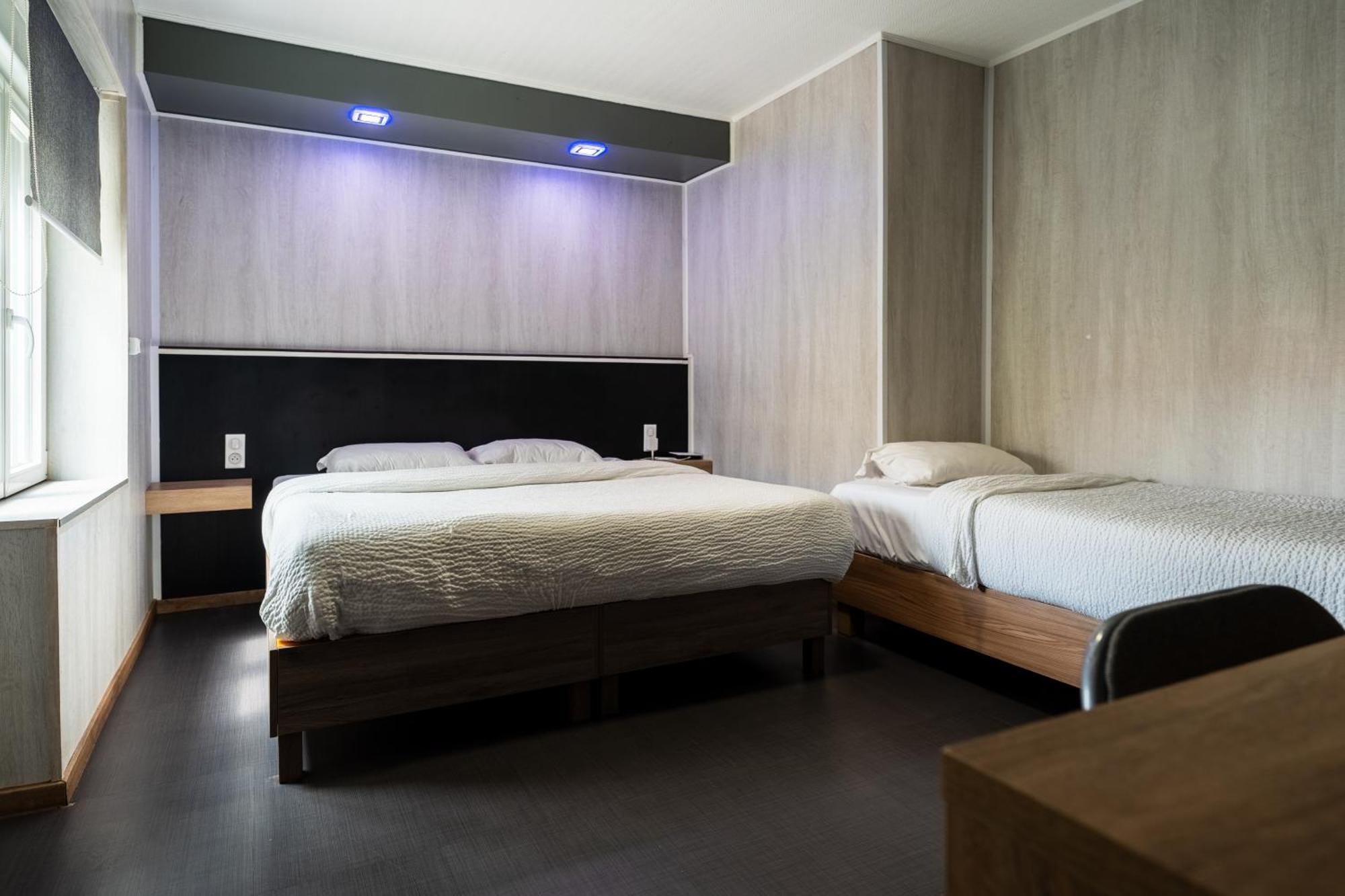 Hotel La Rocade Памие Екстериор снимка