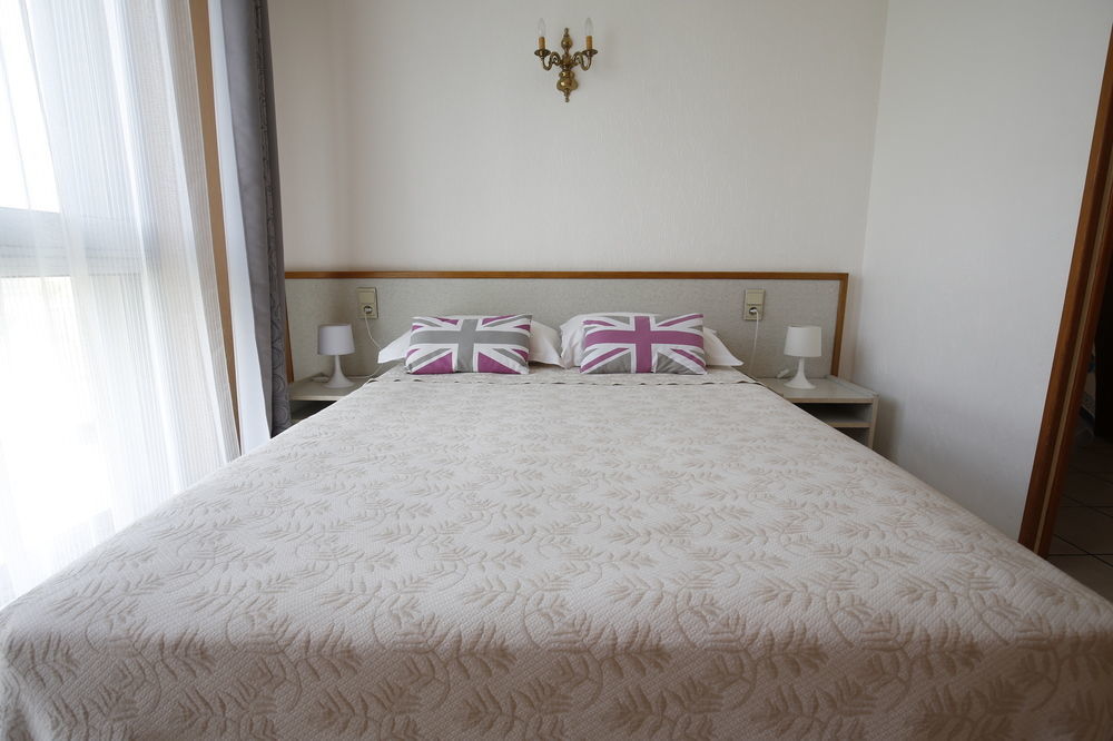 Hotel La Rocade Памие Екстериор снимка