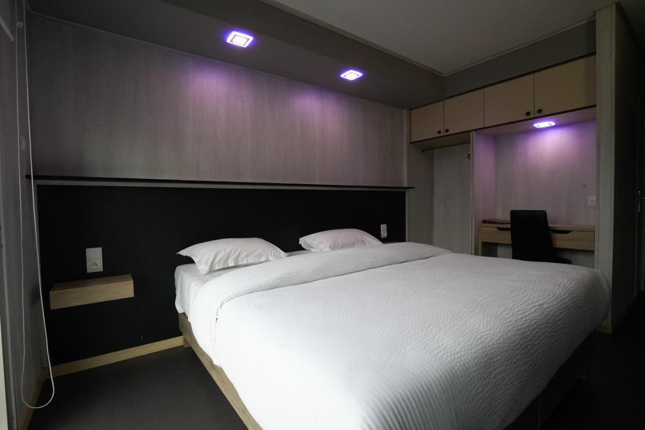 Hotel La Rocade Памие Екстериор снимка